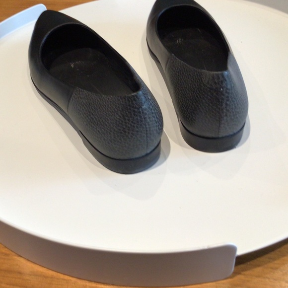 Ecco Black Leather Flats - Picture 3 of 9